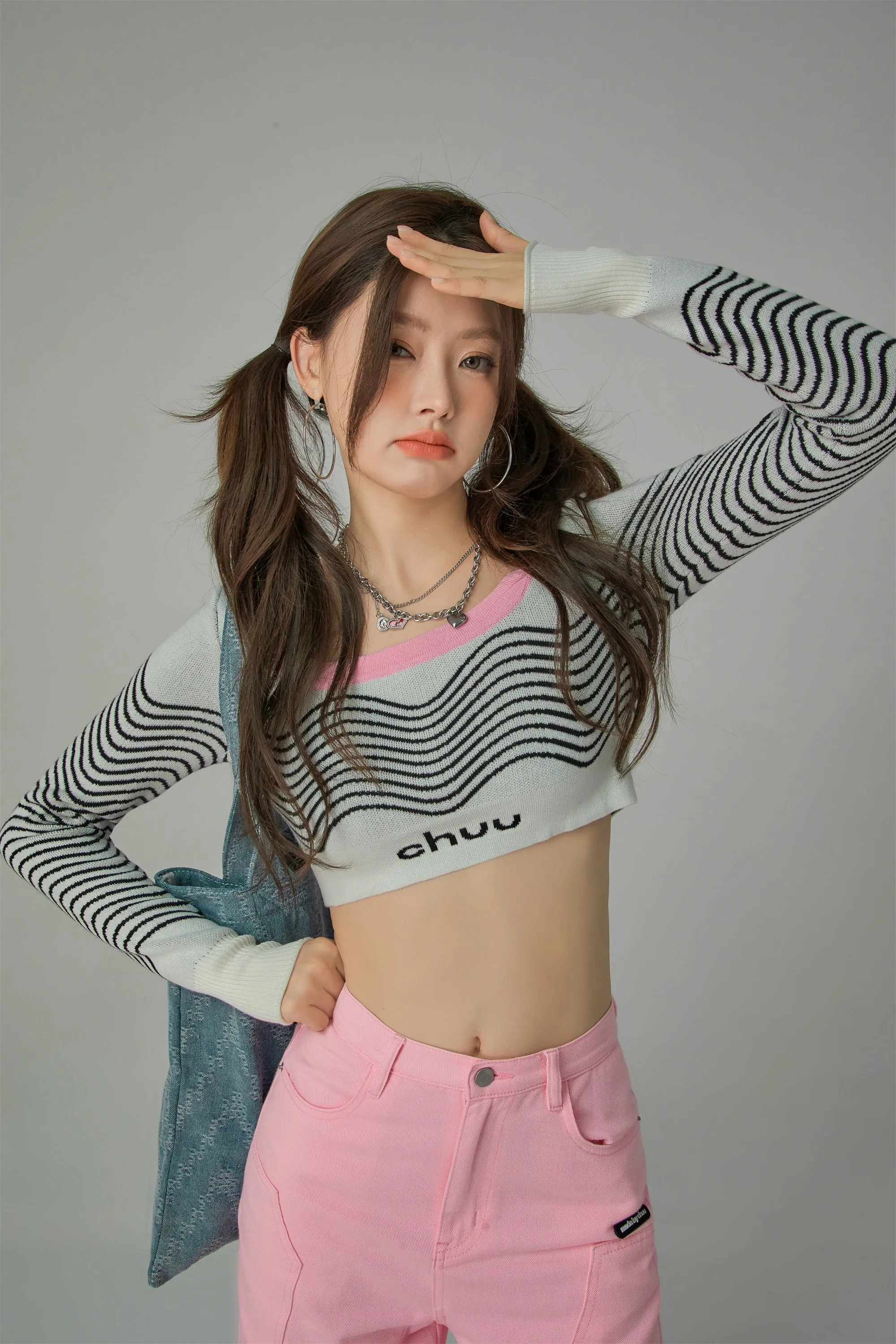 Chuu Wavy Pattern Crop Knit Sweater