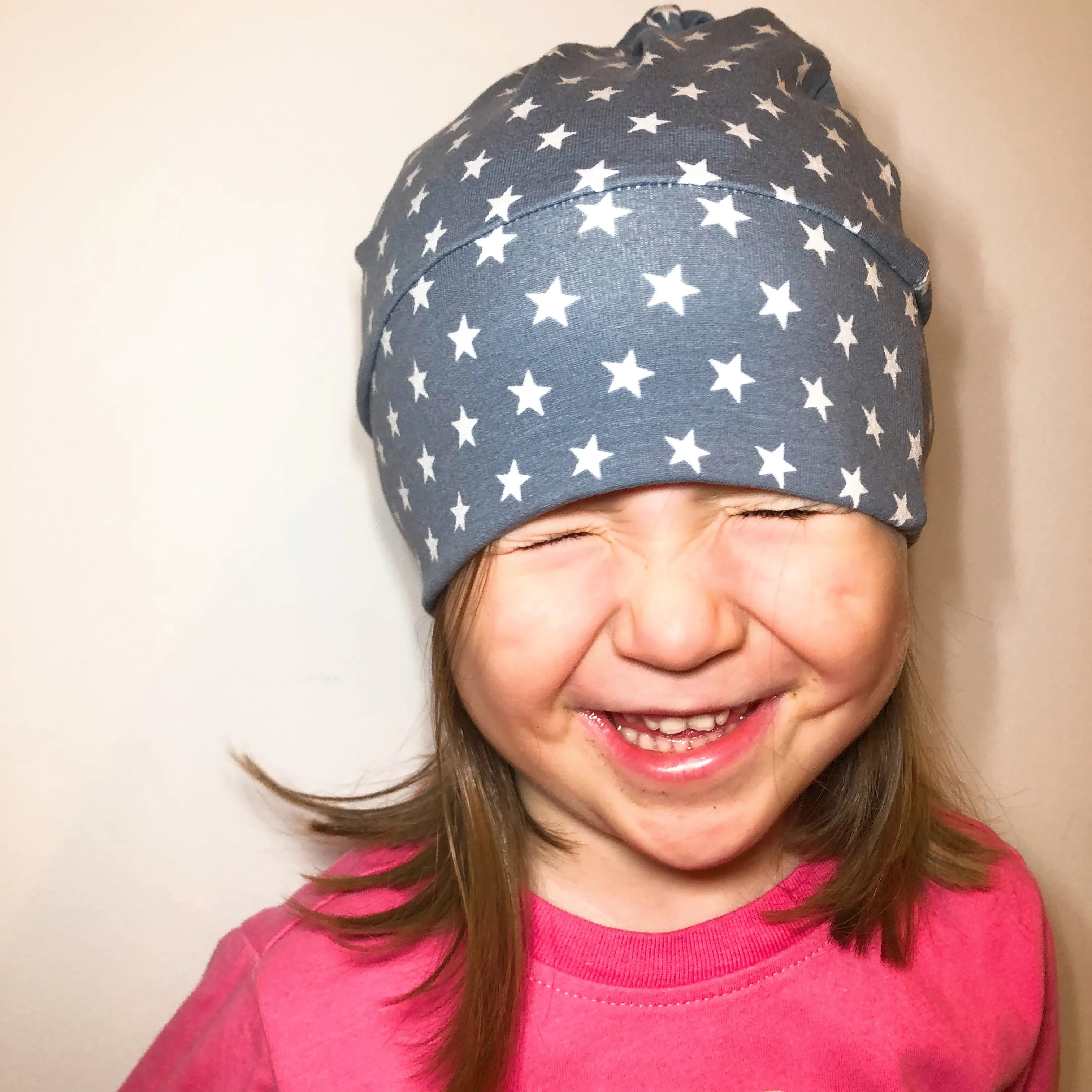 Knot Hat in Newborn: Stripes with Penguin Santa