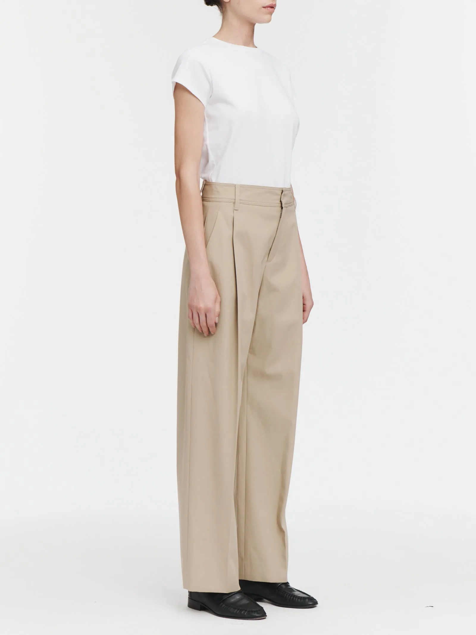 Mid Rise Single Pleat Front Trouser in Sand