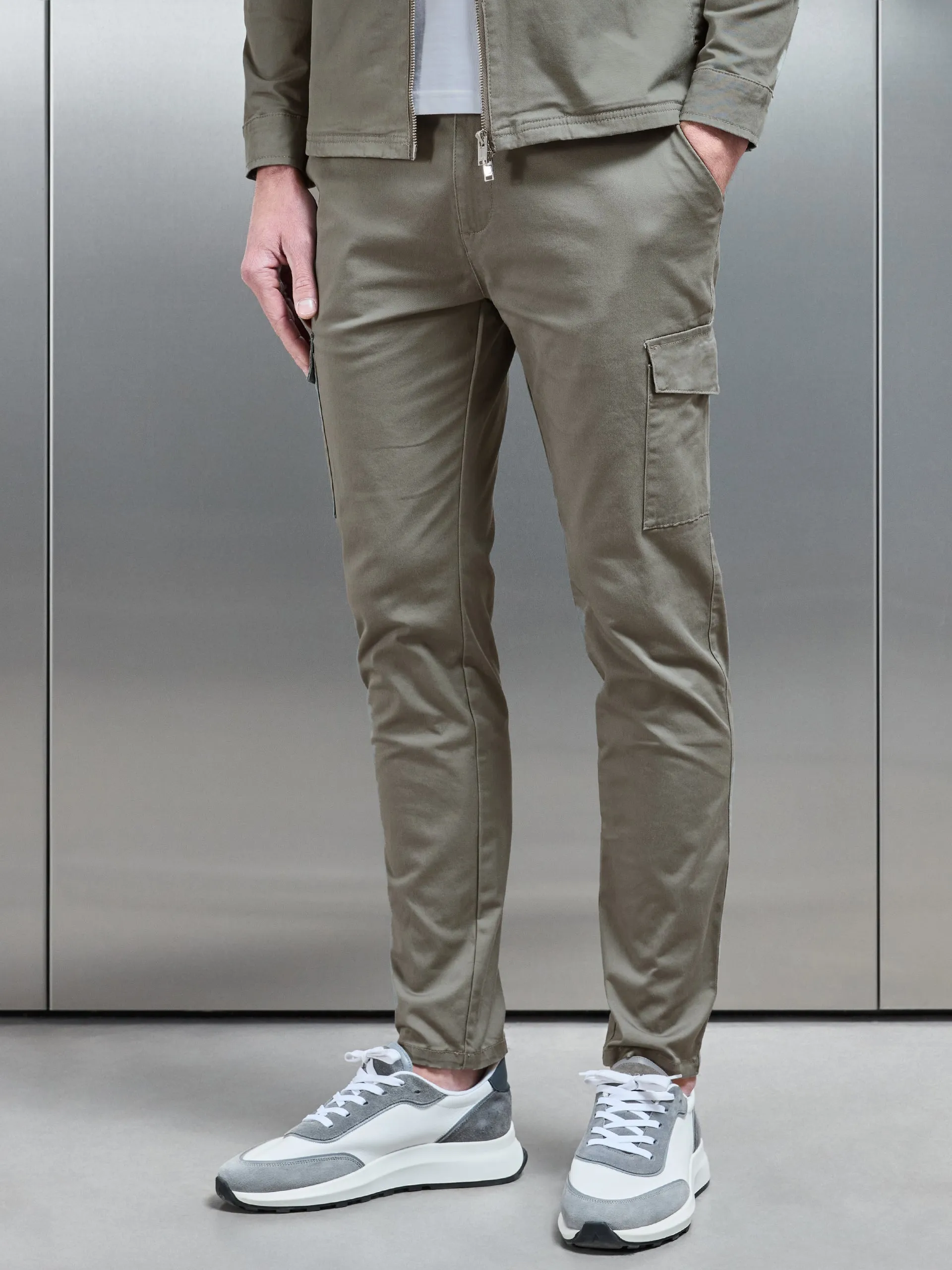 Tailored Cotton Cargo Pant in Olive