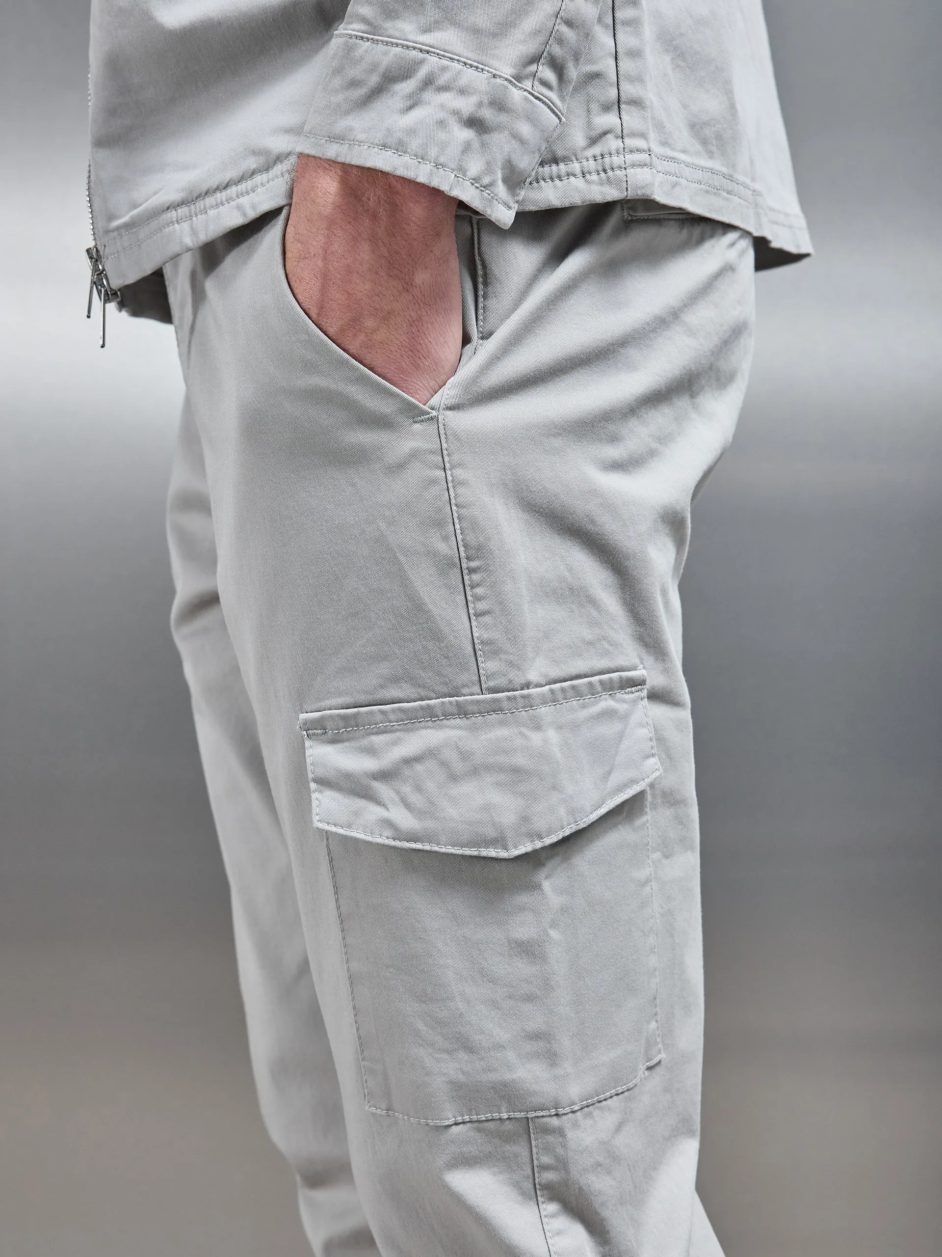 Tailored Cotton Cargo Pant in Stone