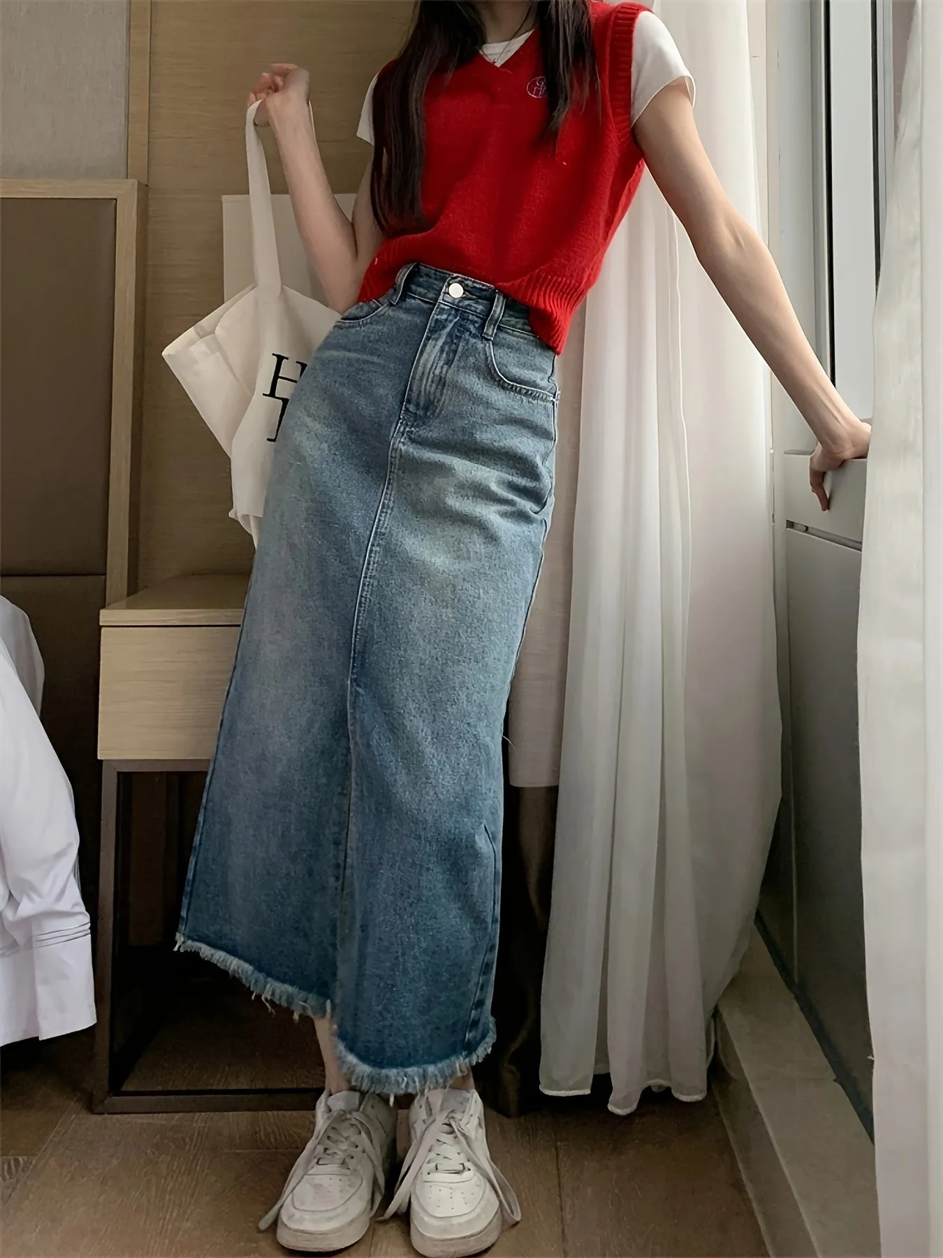 Women's High-Waist Denim Skirt, Vintage Style Split Hem Maxi Jean Skirt With Frayed Hem, Casual Long Skirt For Everyday Wear